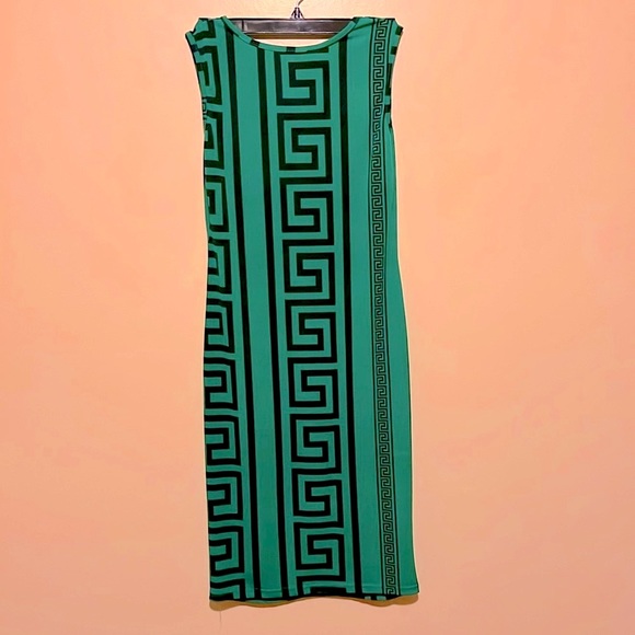 M Dress Sleeveless Stretchy Green w Black Design for Summer - Picture 1 of 8